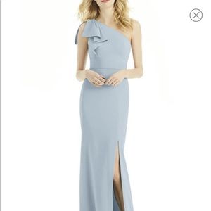 Now one-shoulder gown “mist”